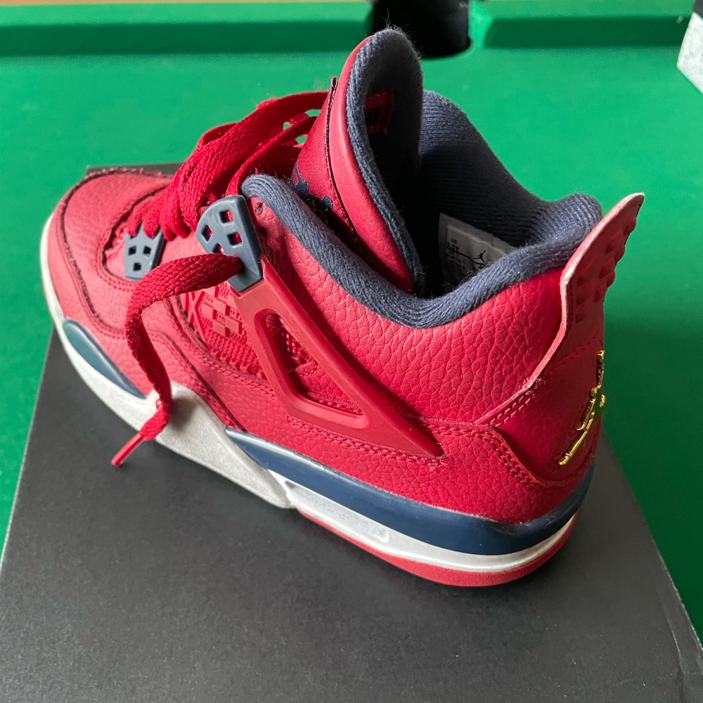 Air Jordan 4 Retro SE